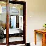 Emily\'S Villa And Apartment